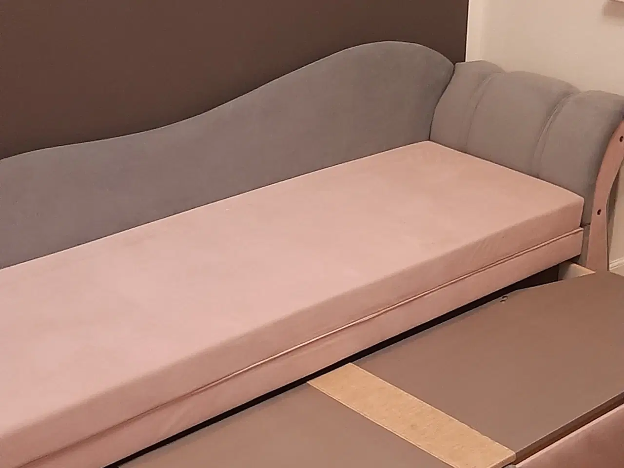 Billede 3 - Sovesofa lyserød med opbevaring 