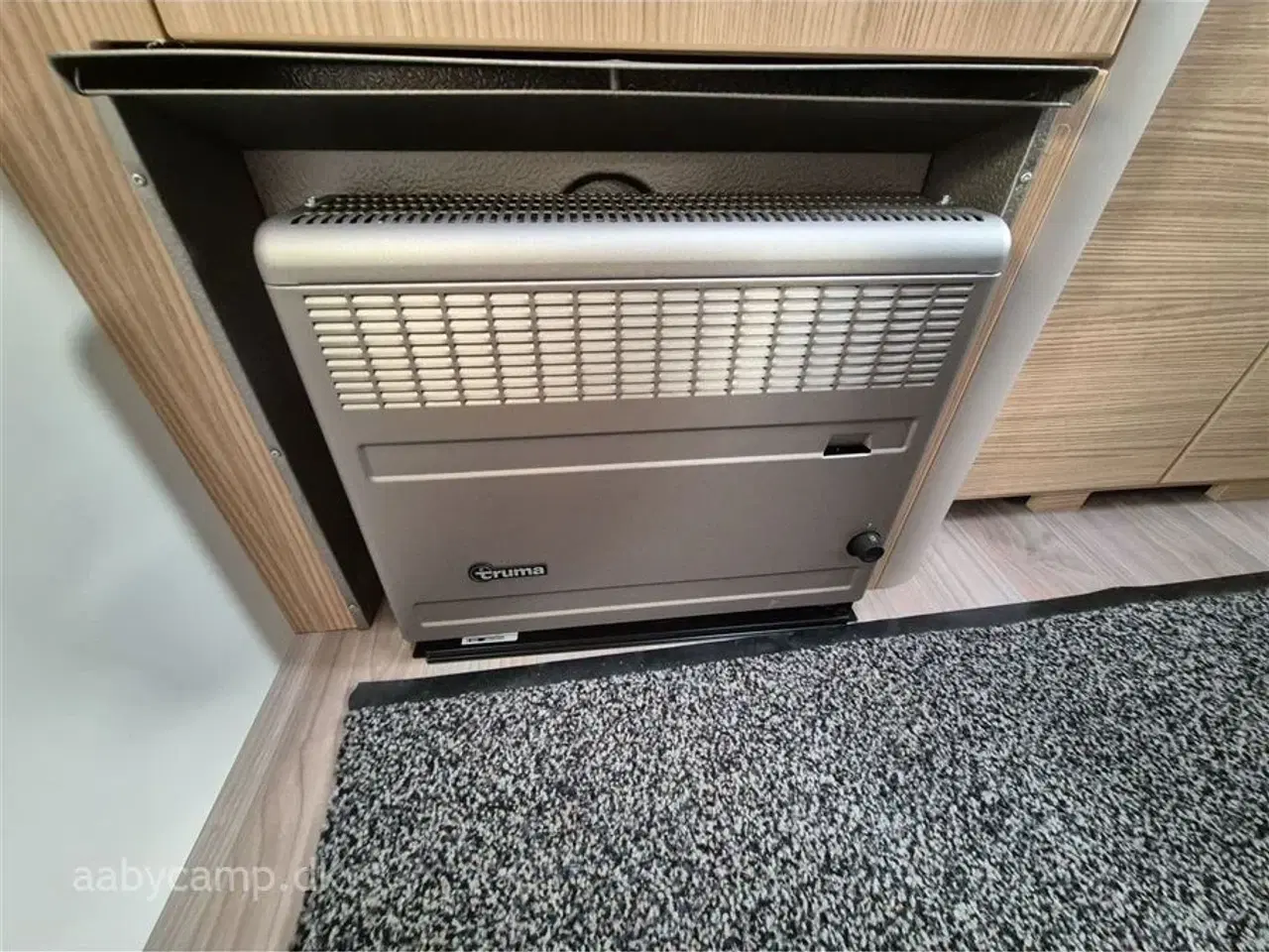 Billede 12 - 2025 - Tabbert T@b 320 RS   kompressor køleskab. forberedt til cykelstativ bag på. 1000 Kg total.