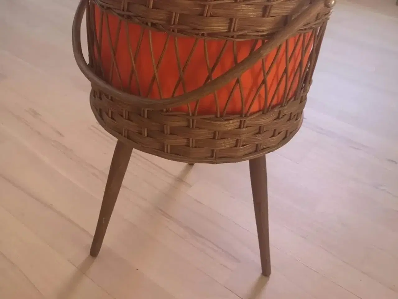 Billede 2 - Retro syskrin på ben