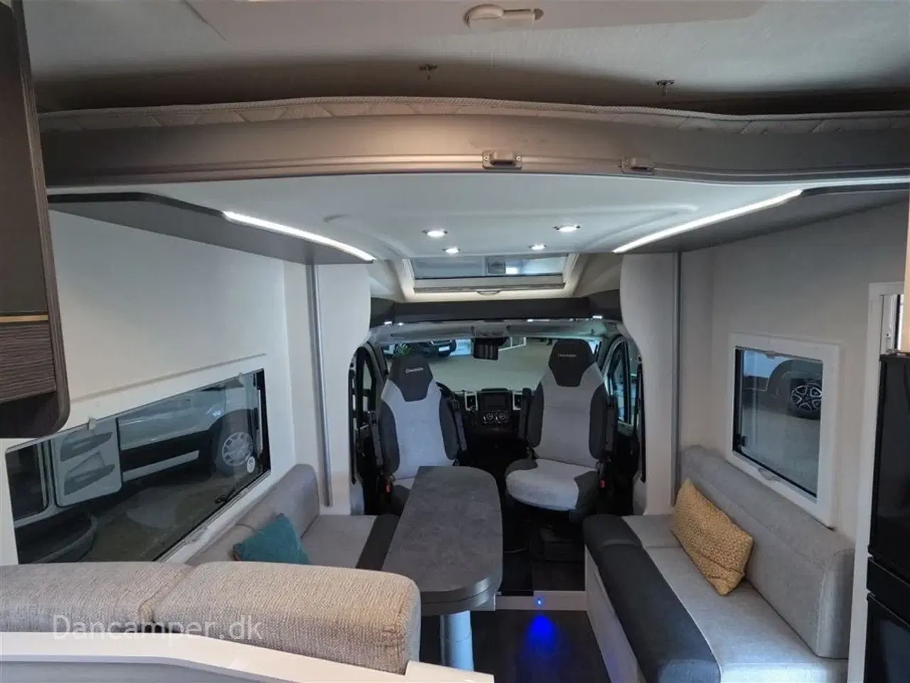 Billede 12 - 2020 - Chausson Welcome Premium 716   Kommissionssalg! Fantastisk delintegreret autocamper med el. sænkbar køjer i bag.og sænkbar dobbeltseng i front, el-markise og NORTRONIX alarm.