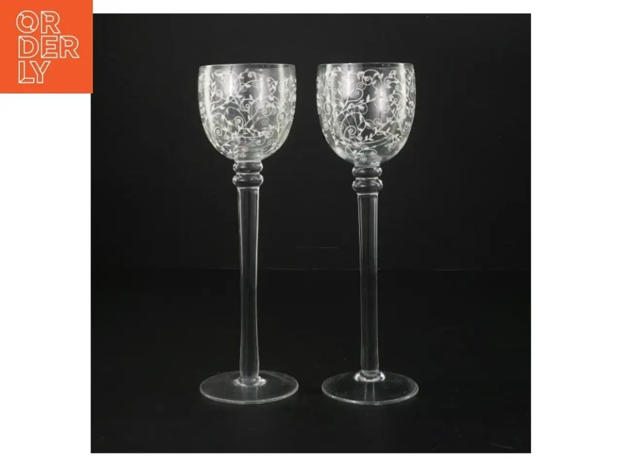 Billede 1 - Dekoreret glasstager til lys (str. H. 22 cm. ø. 6,5 cm)