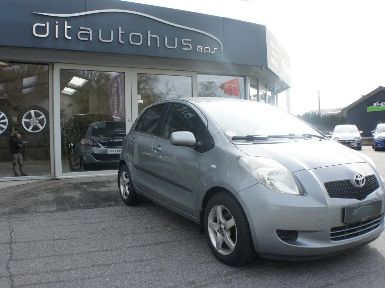 Billede 3 - Toyota Yaris 1,3 Luna