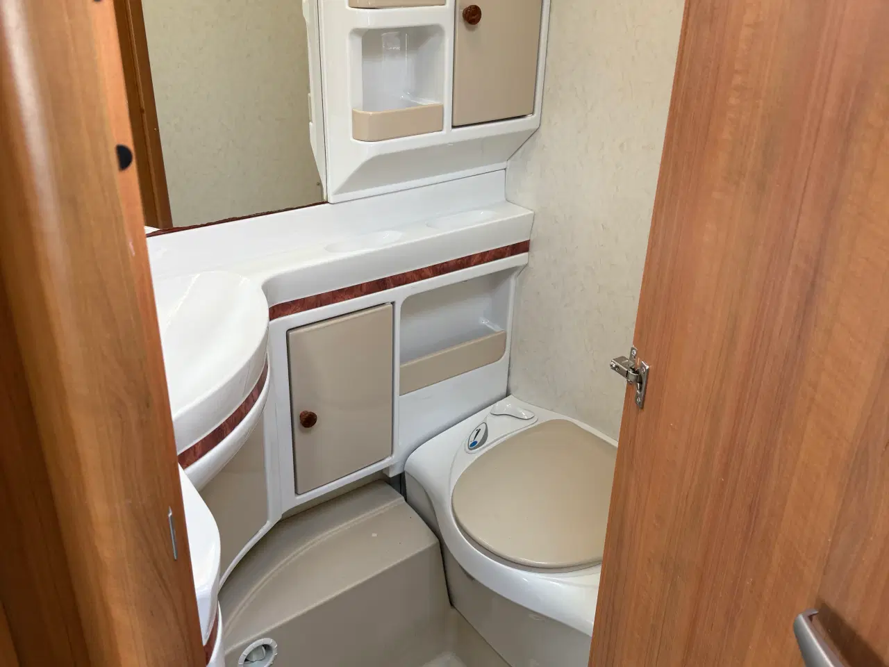 Billede 4 - Hobby campingvogn 495 Excellent UL