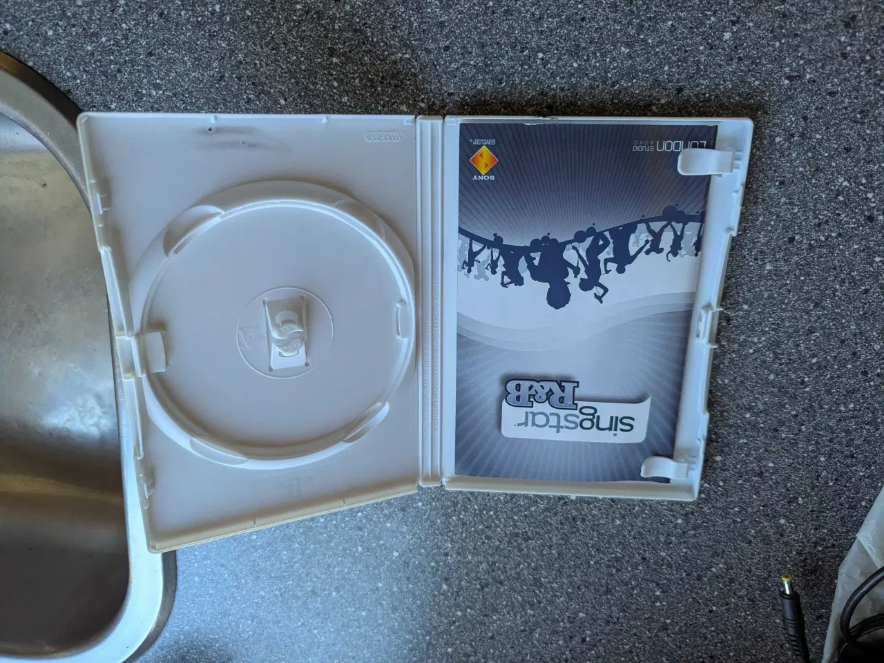 Billede 5 - Ps2 singstar pakke 4 spil/ 6 microfoner 