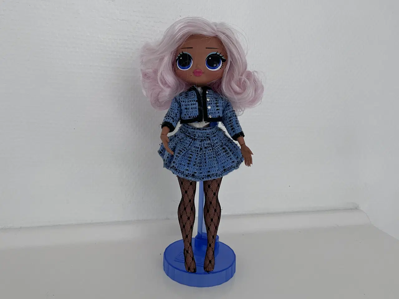Billede 4 - L.O.L. Surprice Dukke inkl.tøj, sko, taske og krus