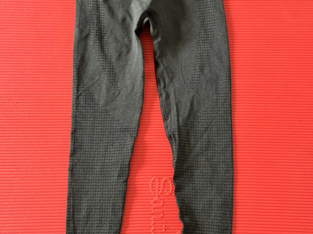 Billede 2 - Gymshark træningsbukser str xs