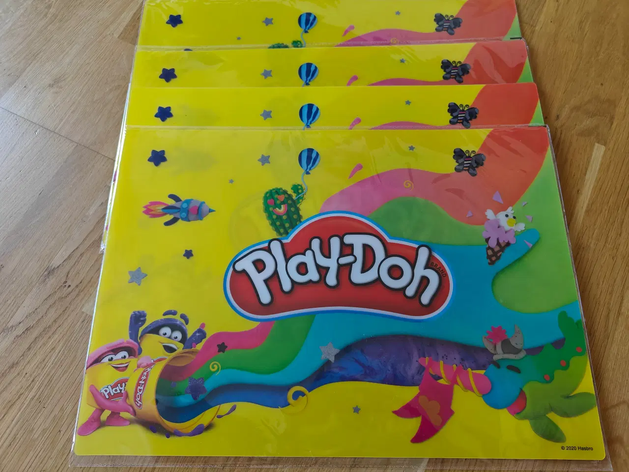 Billede 2 - Modellervoks, 4 styks helt nye Play-doh underlag.