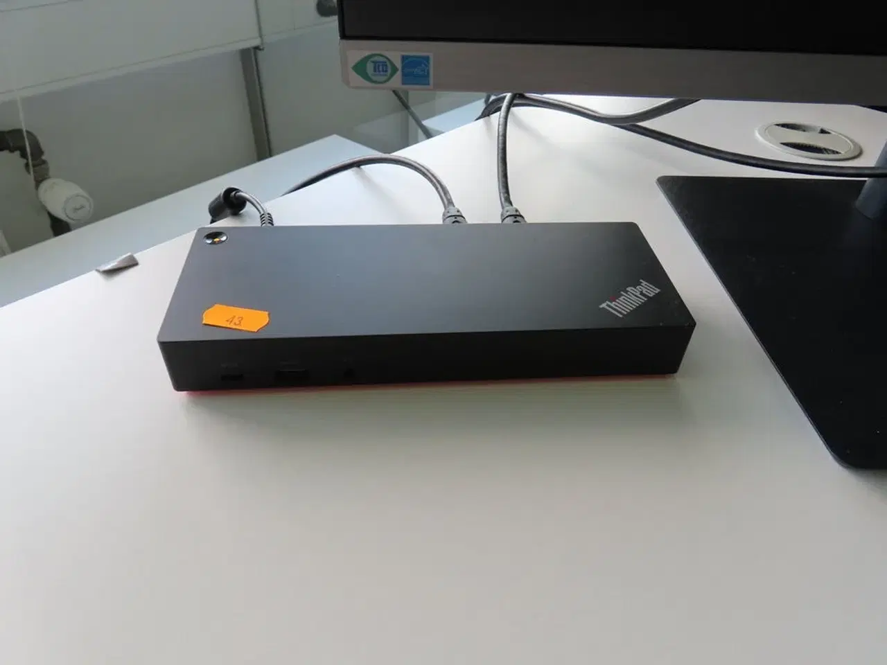 Billede 5 - 2 stk. 27" monitor, SAMSUNG S27R652FDU, docking og tastatur
