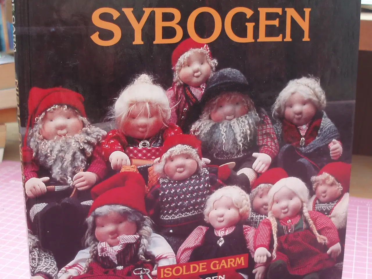 Billede 1 - Hobby; Nisse Sybogen af Isolde Gram