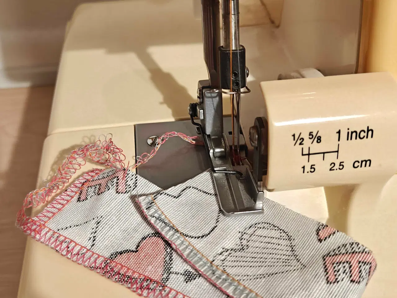 Billede 3 - Overlocker – testsyet, korrekt indstillet og klar 