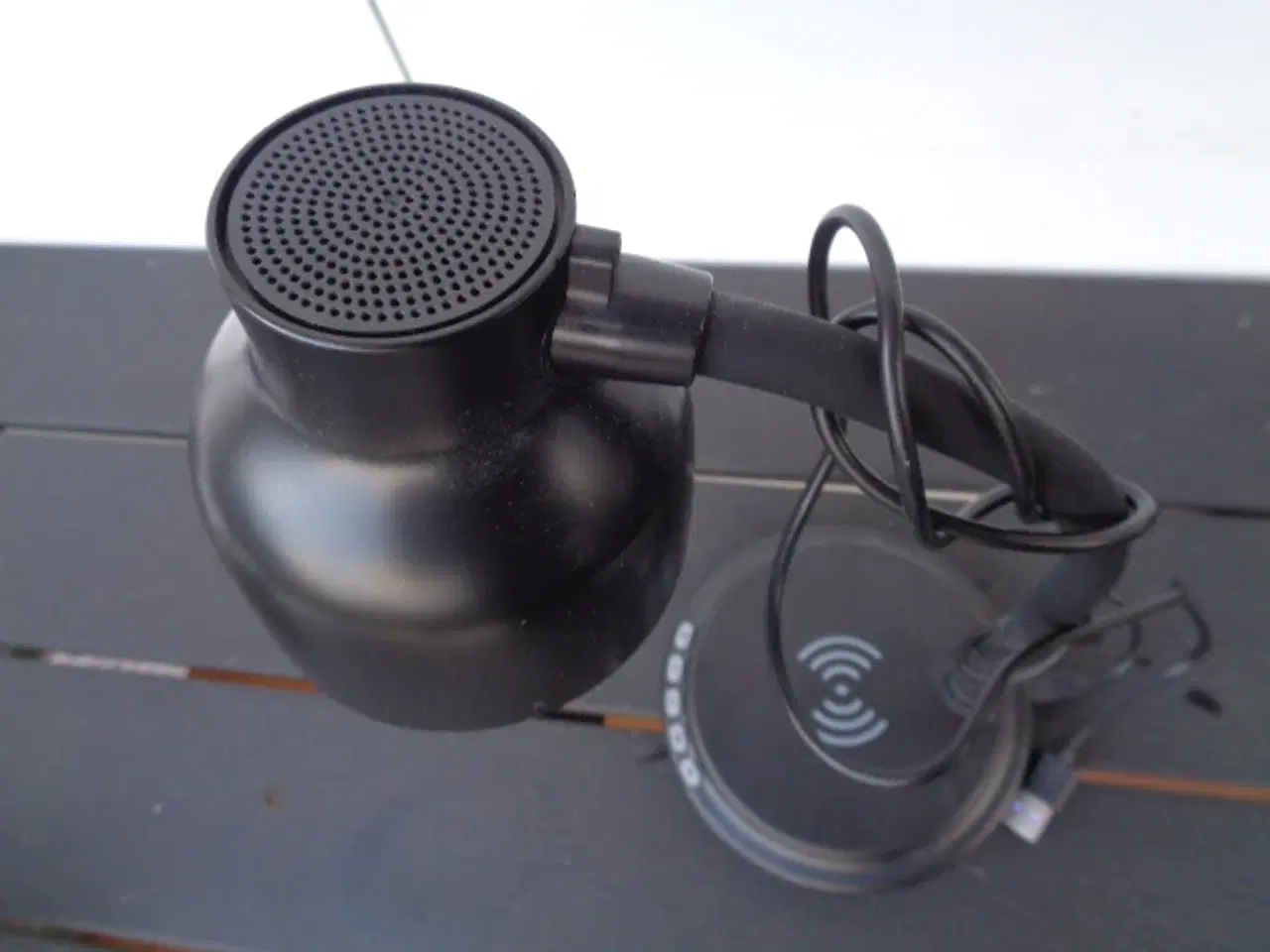 Billede 2 - Bordlampe med højtaler og oplader