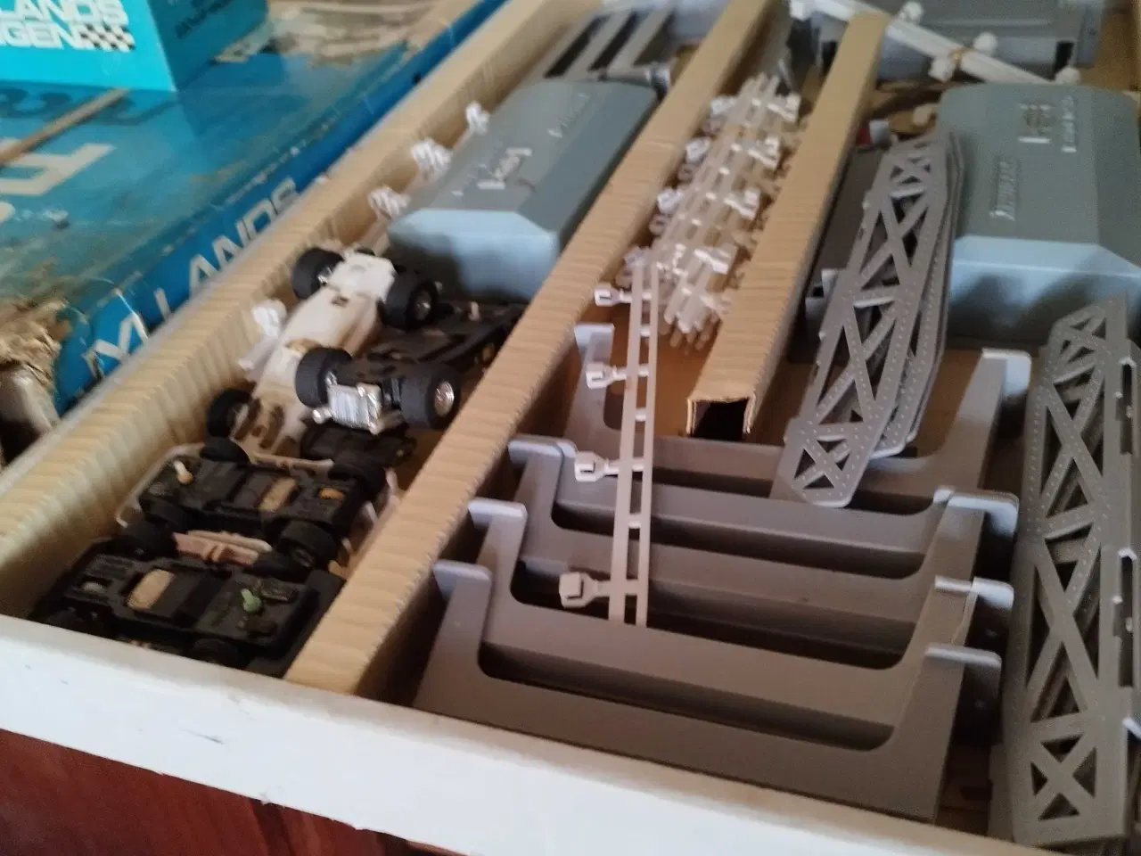 Billede 3 - Ældre racerbane, aldrig brugt