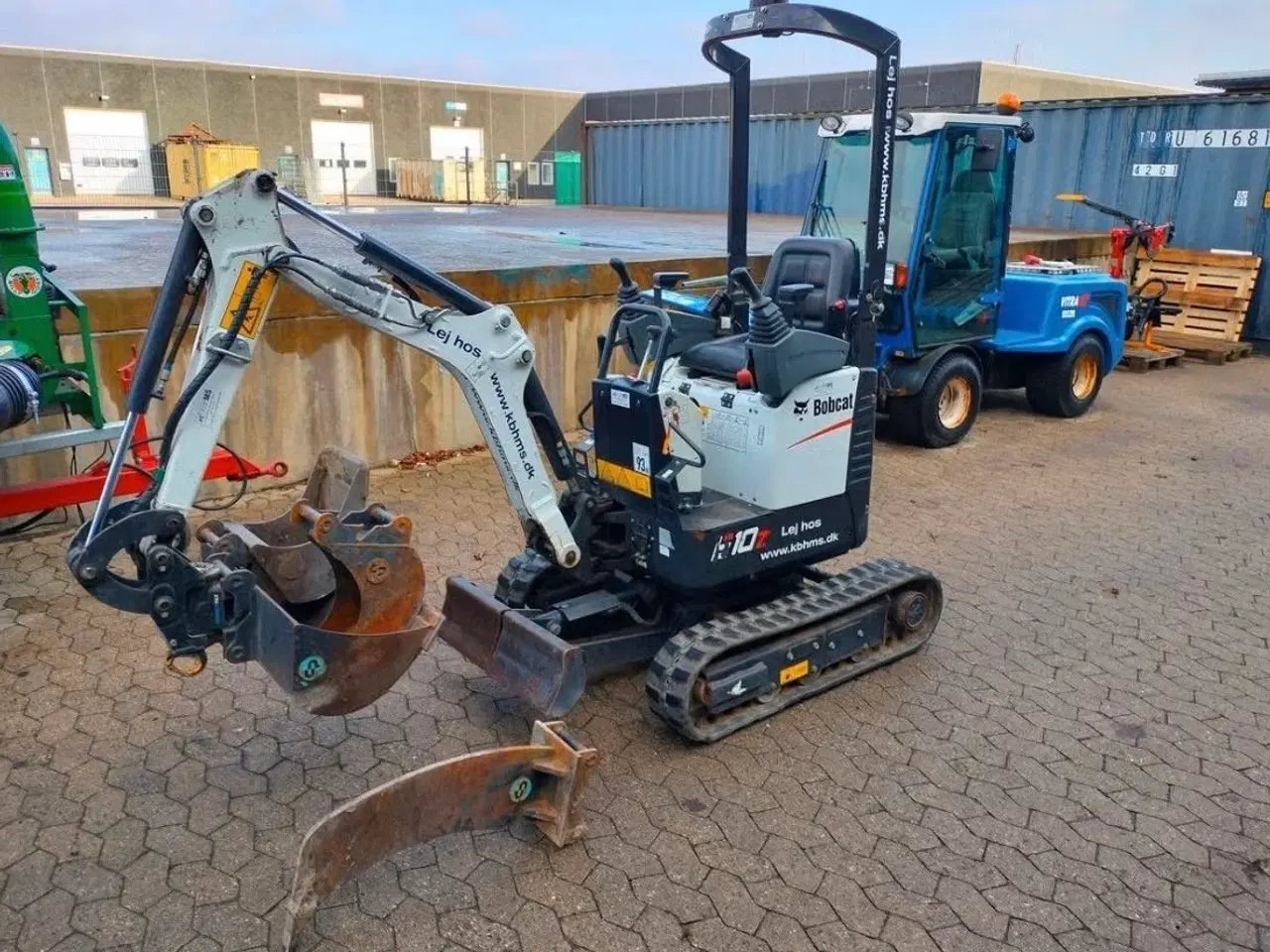 Billede 1 - Minigraver 1 ton med tilt udlejes 