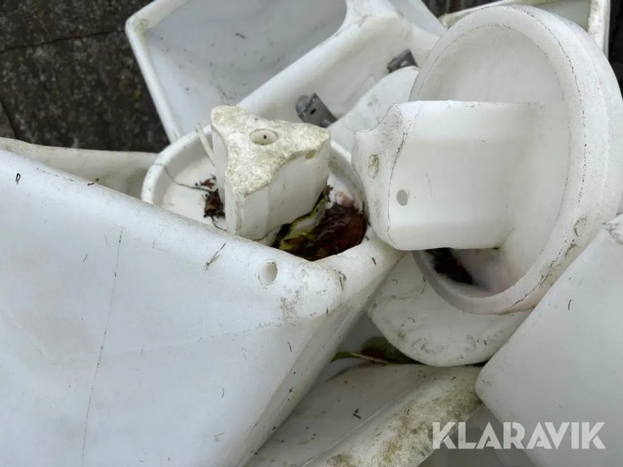 Billede 10 - Foderkrybber og inventar anslået 22 styk.