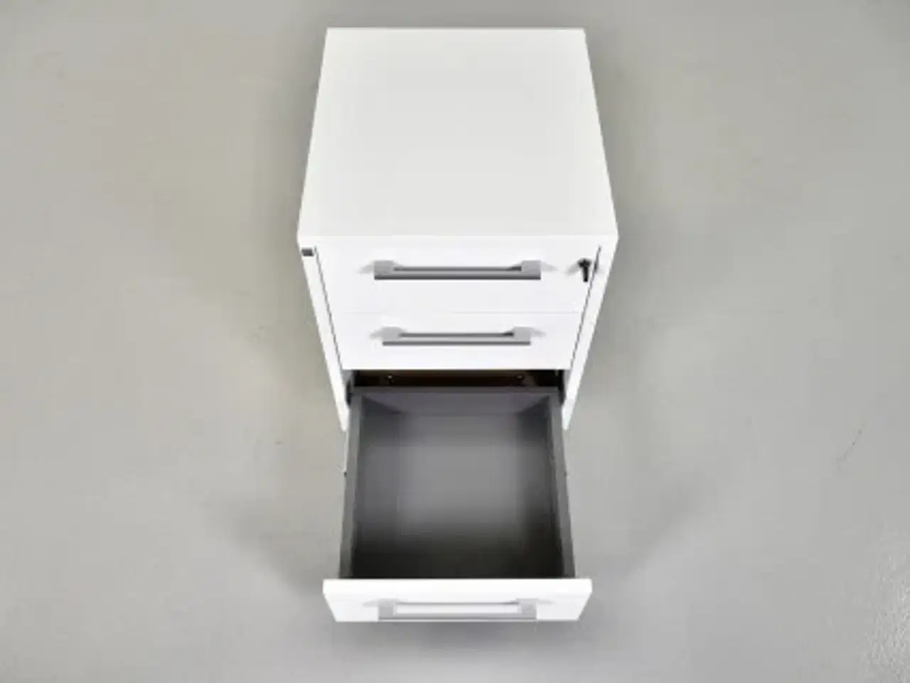Billede 8 - Hvid dencon skuffekassette med tre skuffer og lås