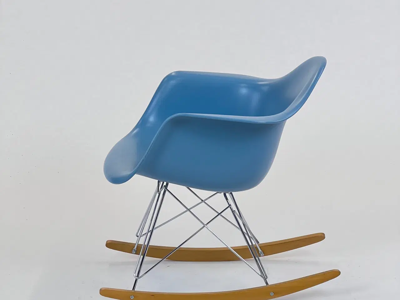 Billede 4 - Sæt af to Vitra Eames Plastic Armchairs RAR
