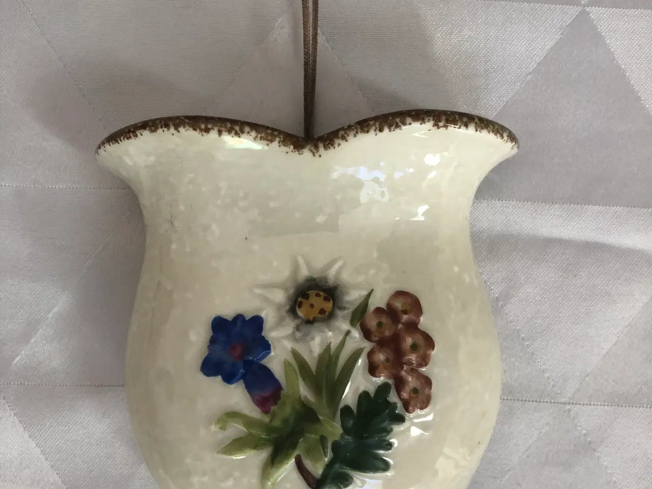 Billede 1 - Keramik vase til ophæng med blomstermotiver