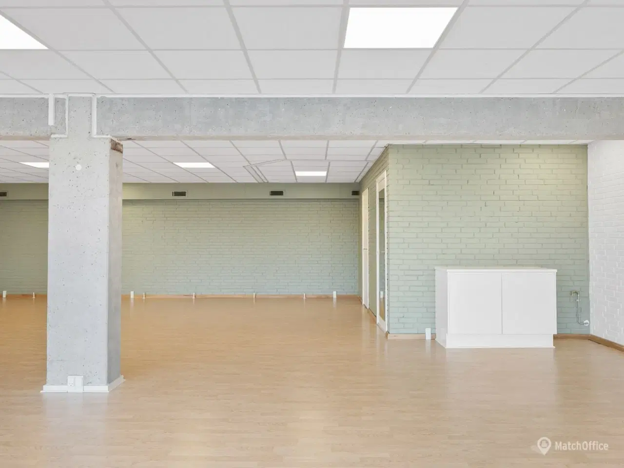 Billede 7 - Showroom med facade mod Viby Ringvej
