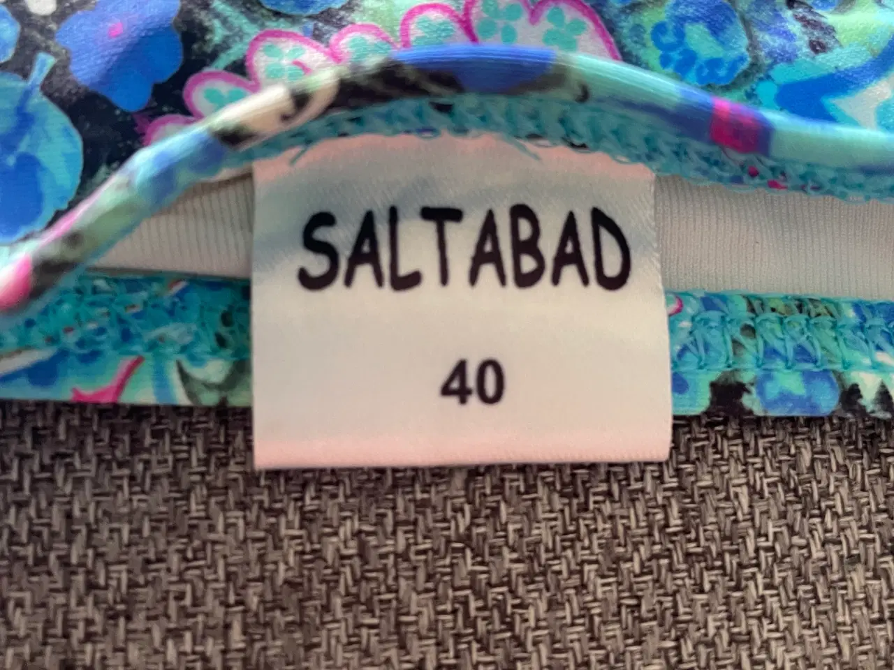 Billede 3 - Flot Saltabad bikini i paisley mønster str. 80F 