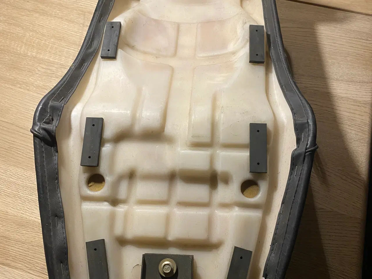 Billede 3 - Suzuki GN 250 sæde