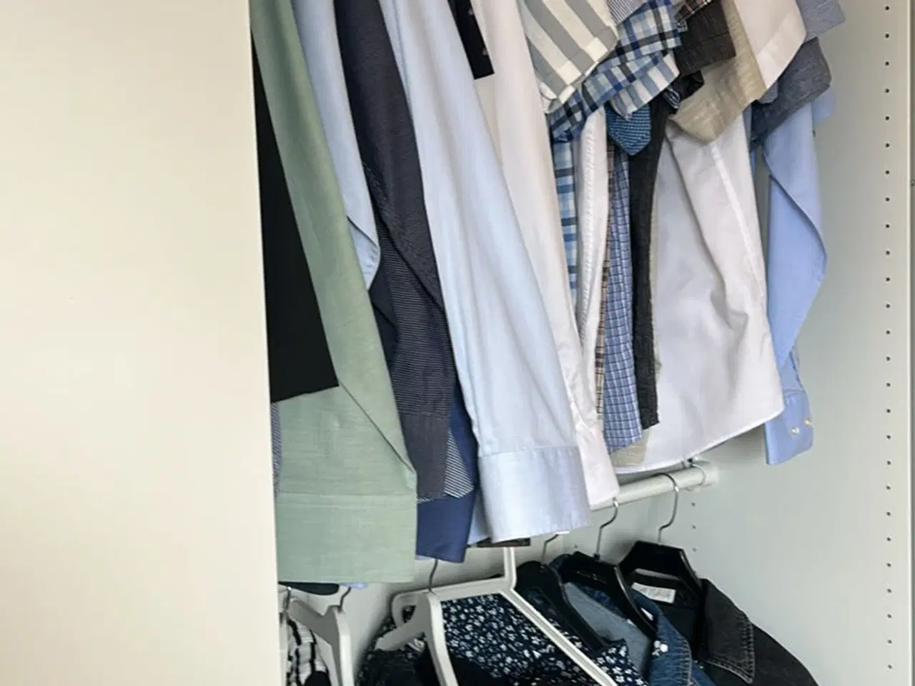 Billede 2 - Pax garderobeskab med skydelåger