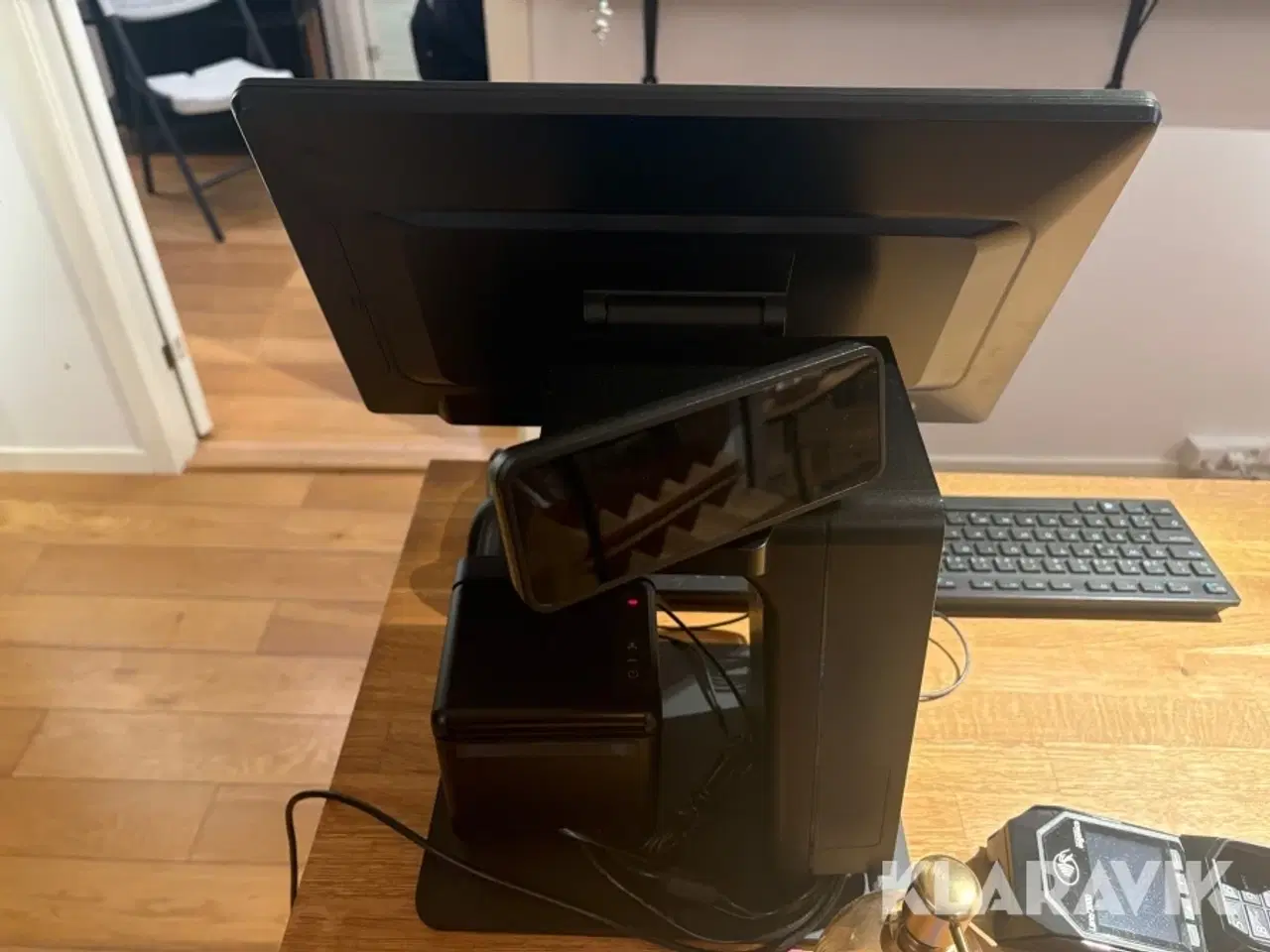 Billede 7 - Butiksinventat - kasseapparat, disk og indskudsborde