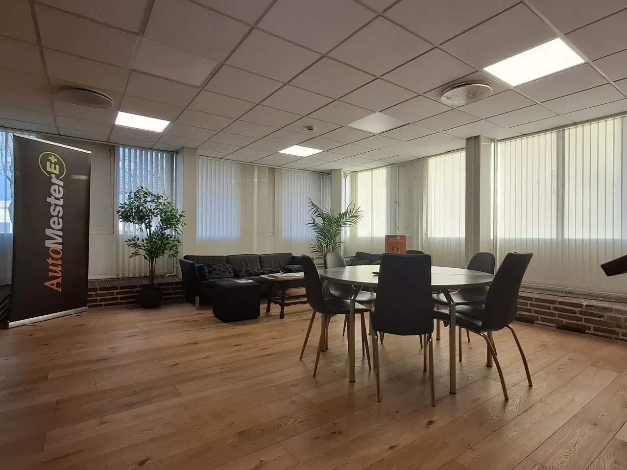 Billede 6 - AUTOVÆRGSTED eller Lager med store Port Centralt beliggende ved 2 motorvejstilkørsler.