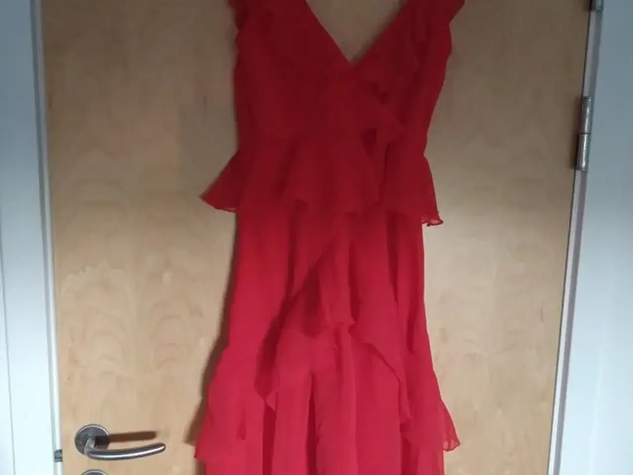 Billede 1 - Smuk rød kjole