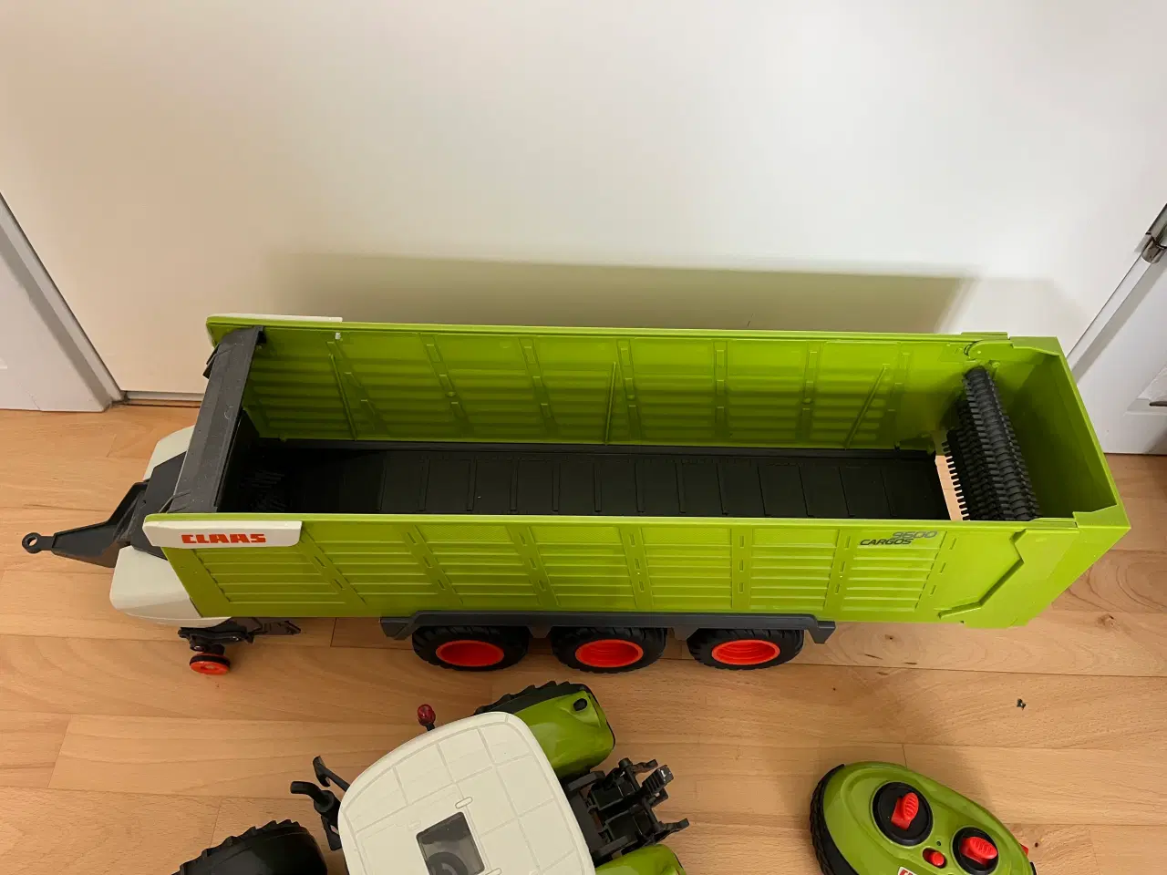 Billede 4 - Fjernstyret traktor