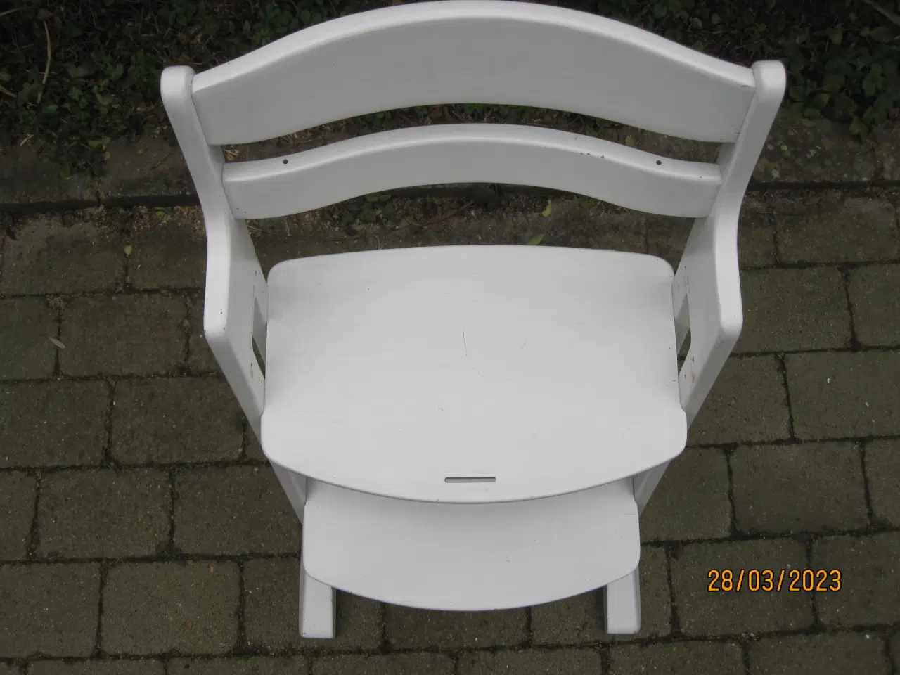 Billede 2 - BabyDan hvid højstol i træ. Flot. nypris 2300 kr-