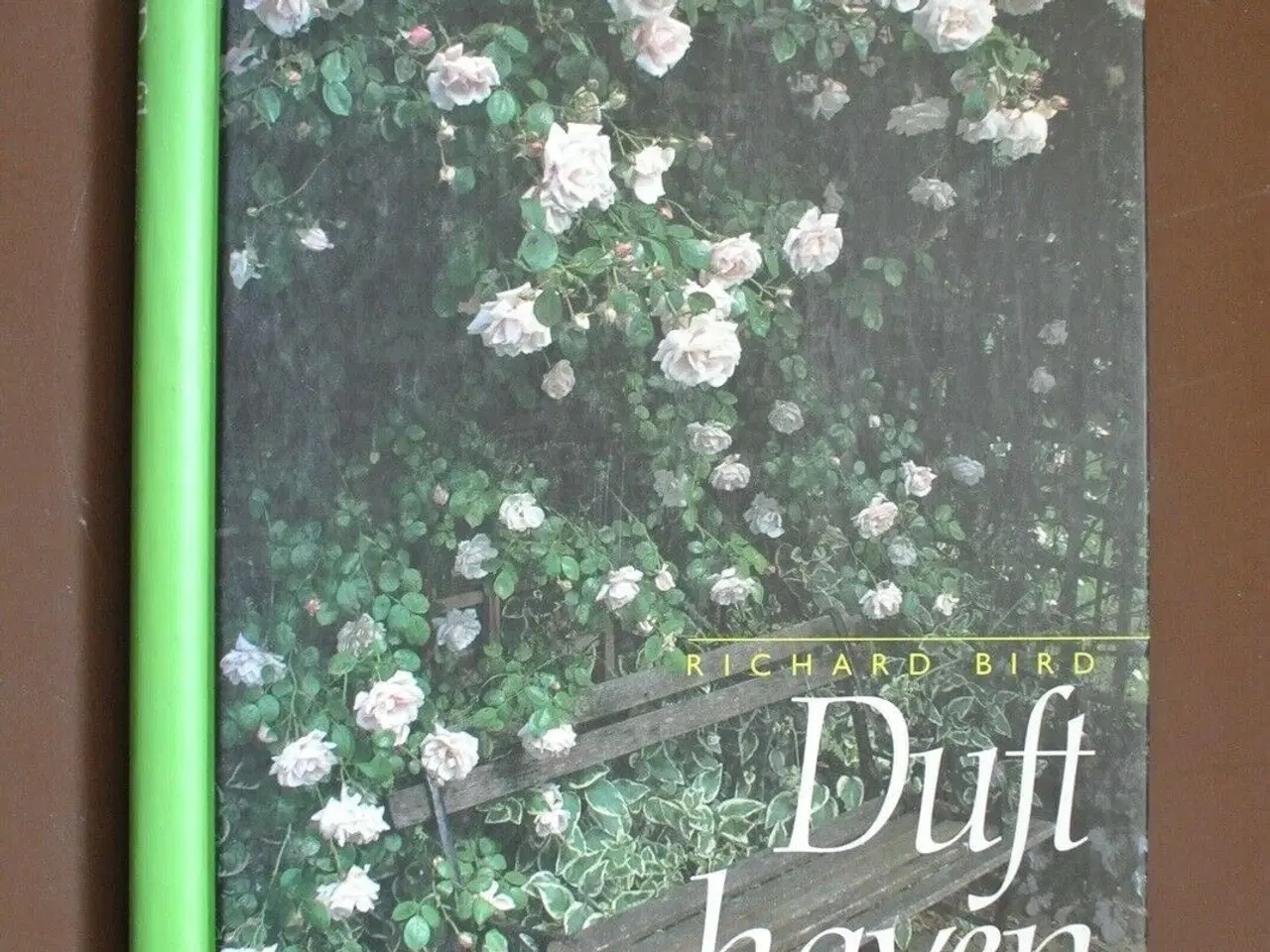 Billede 1 - dufthaven, af richard bird. foto af jonathan buckl