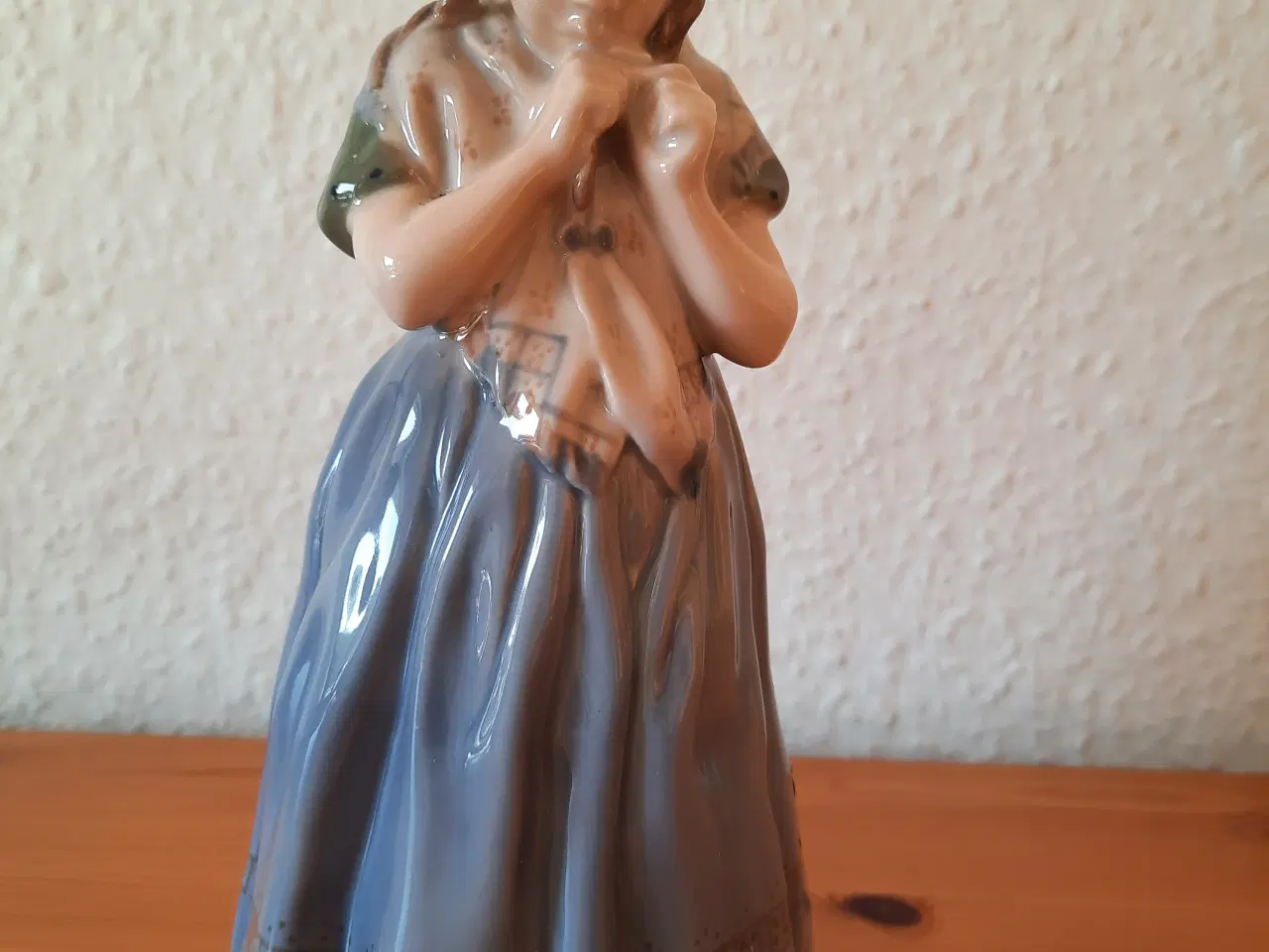 Billede 1 - Porcelænsfigur Bornholmsk pige