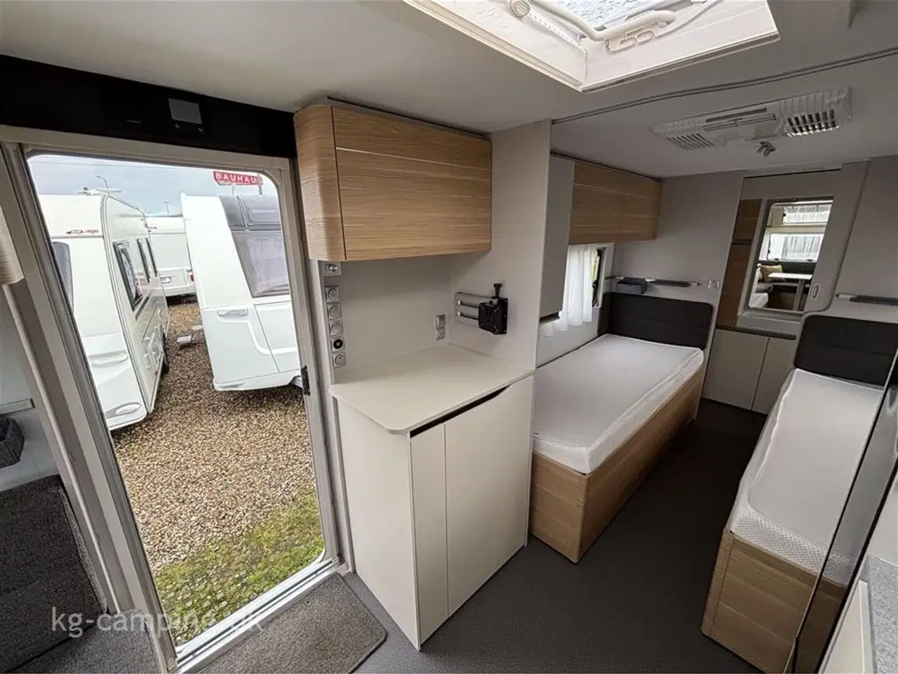 Billede 8 - 2021 - Adria Adora 572 UT Alde   Vognen fremtræder hysterisk velholdt og med lækkert udstyr.