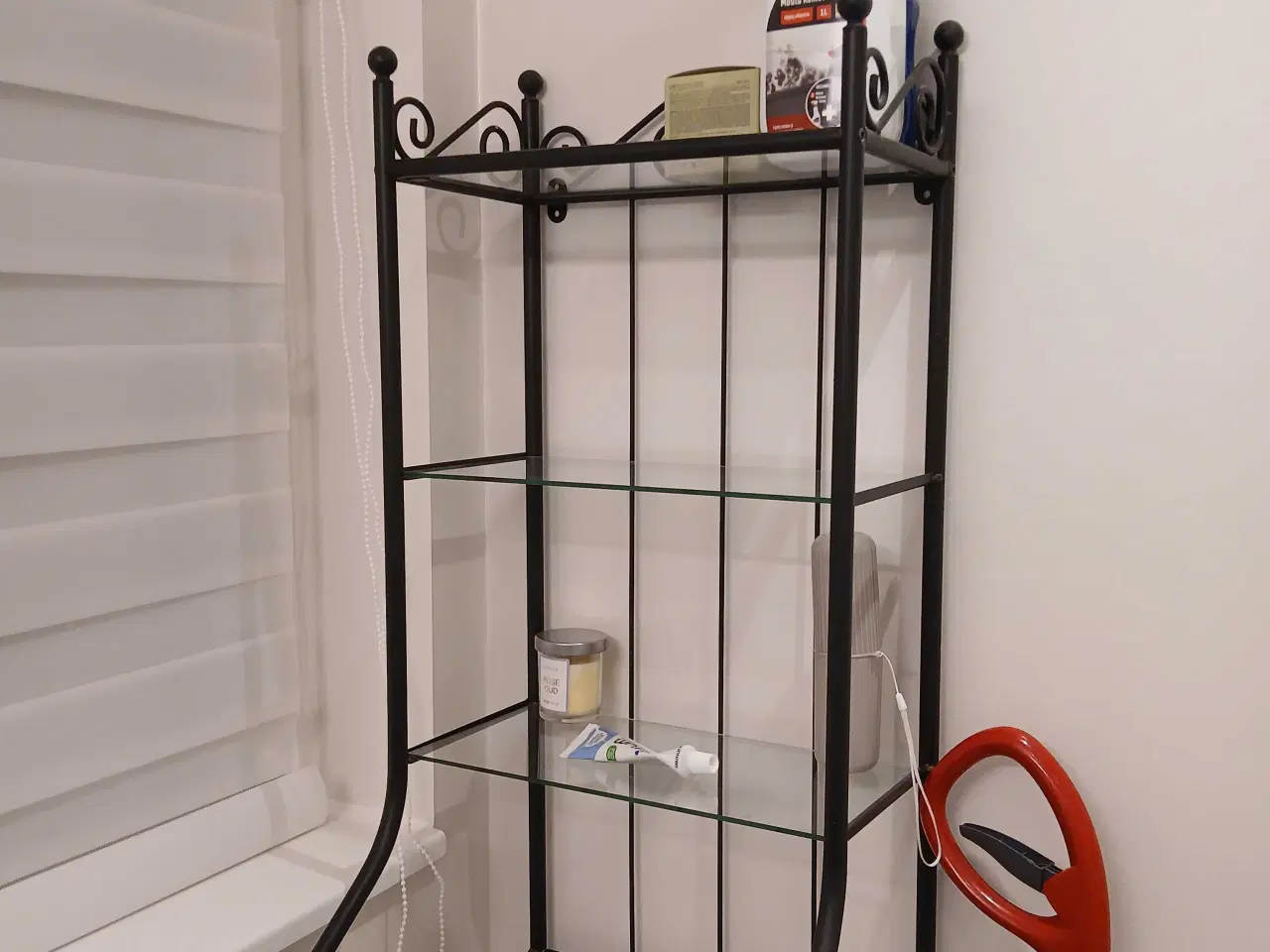 Billede 3 - Stilfuld Sort IKEA Reol - Perfekt Stand!🔥