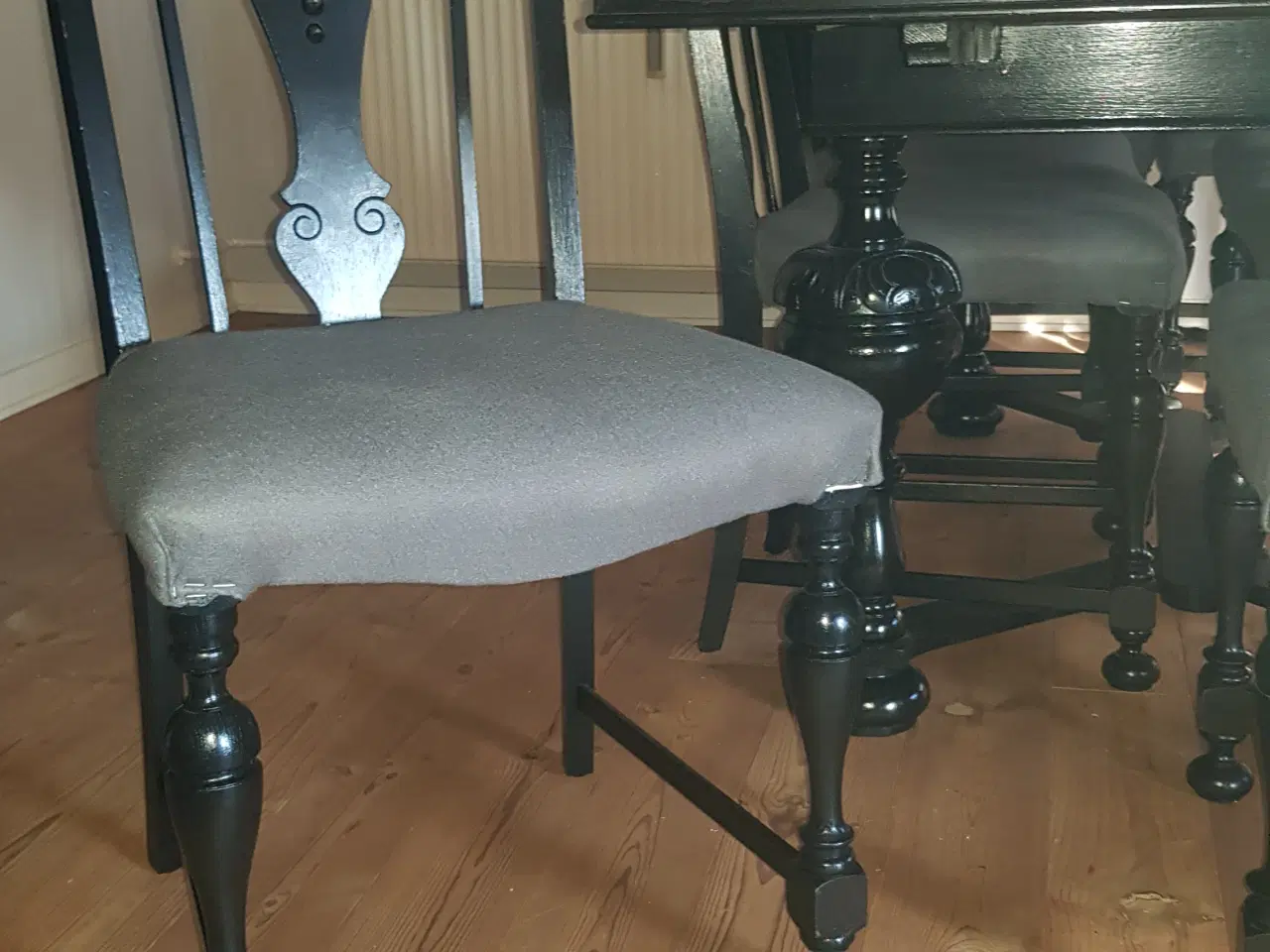 Billede 1 - Antikt spisebord med 8 stole
