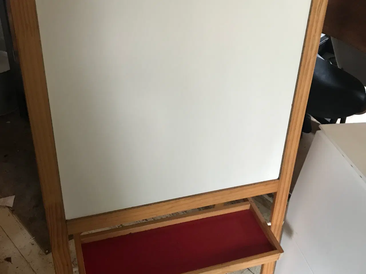Billede 2 - Tegnestativ en Tavle og et Whiteboard