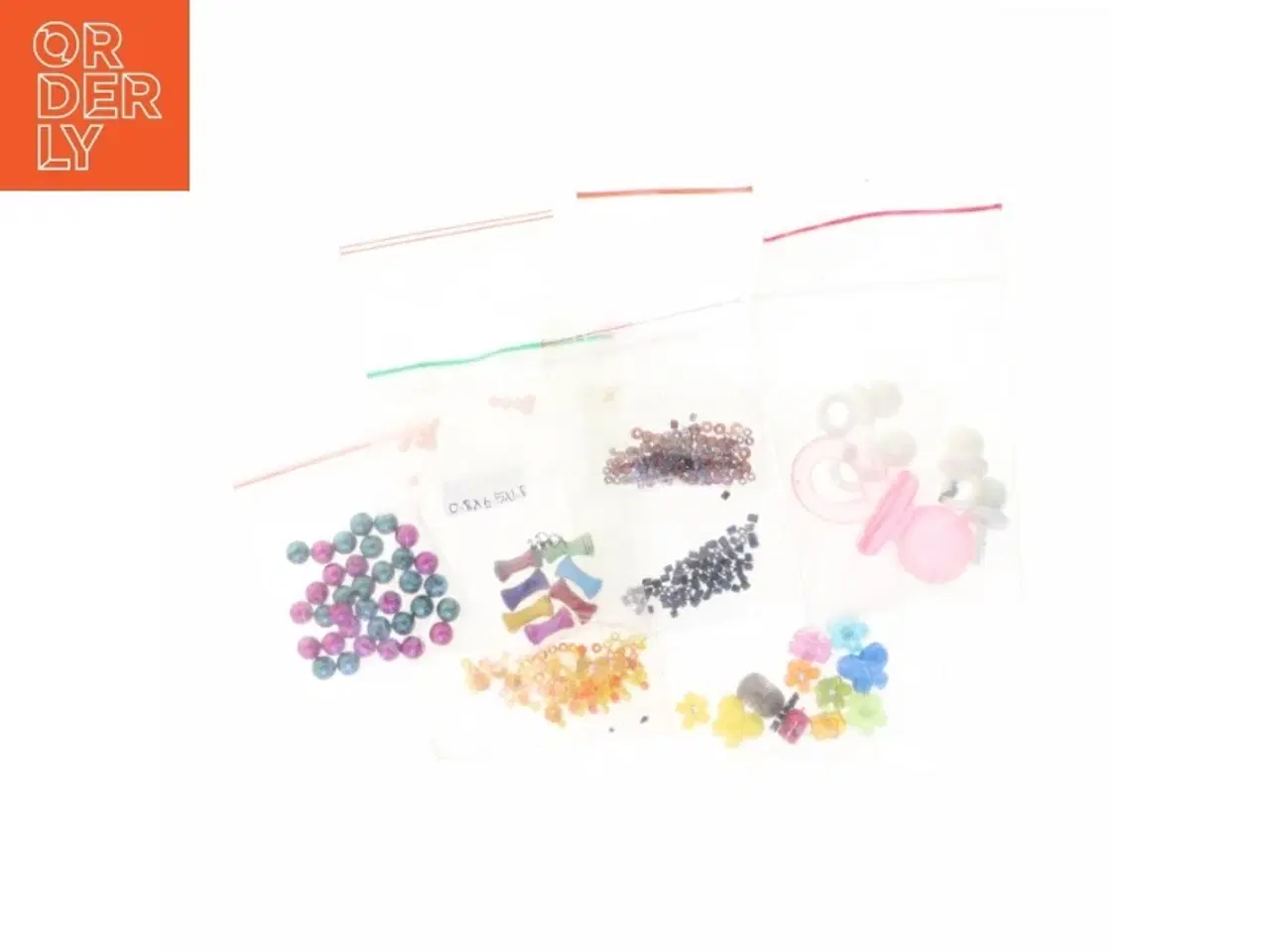 Billede 1 - Perlesæt i forskellige farver og former (str. 8 x 6 cm)