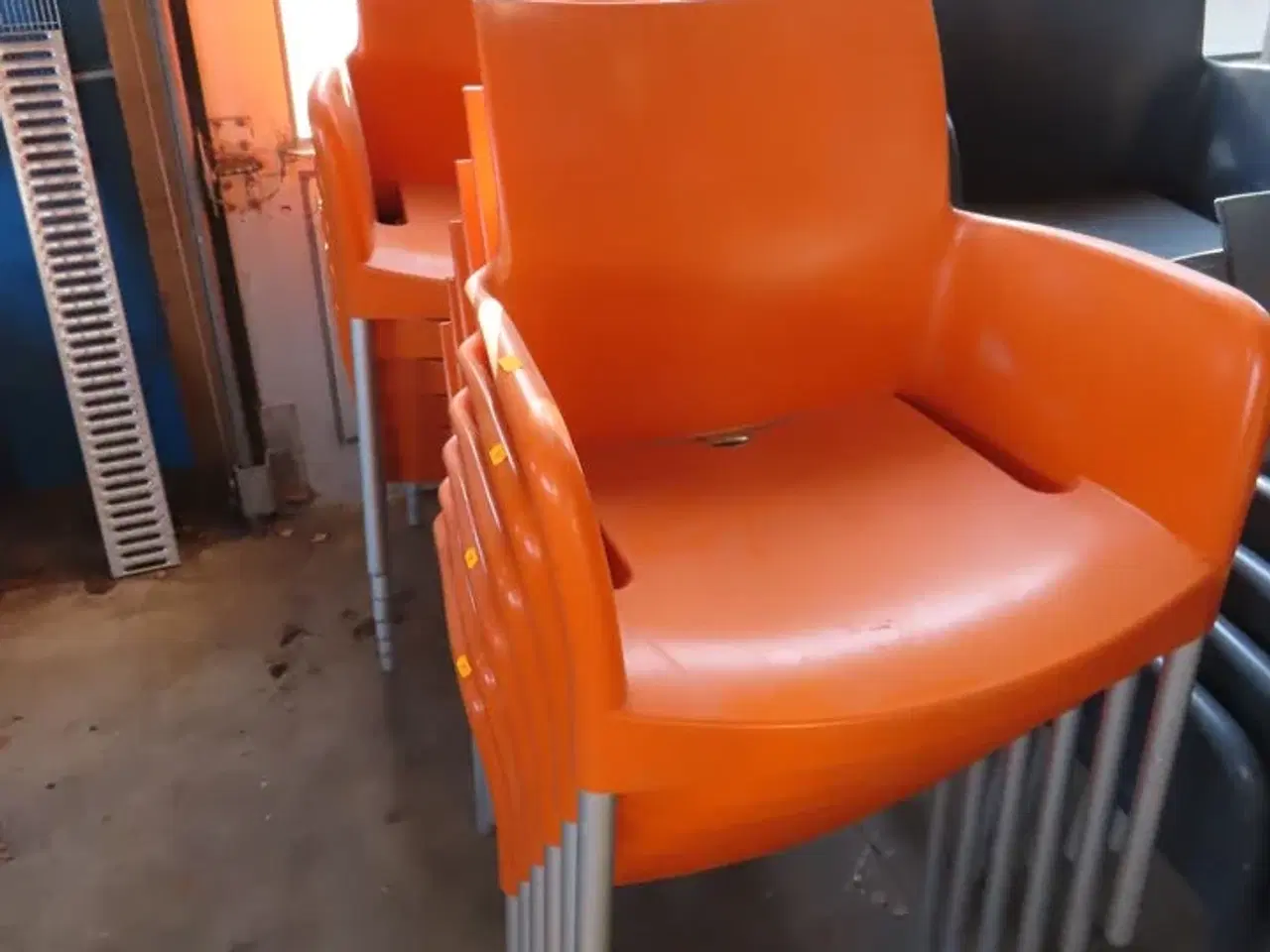 Billede 2 - 12 stk stabelbare udendørs stole, Orange