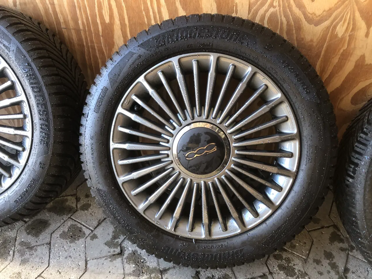 Billede 2 - Originale Fiat 500 alufælge helårsdæk 195/55-16