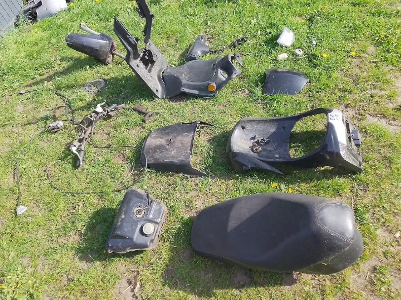 Billede 2 - Dele til Peugeot Tweet sælges