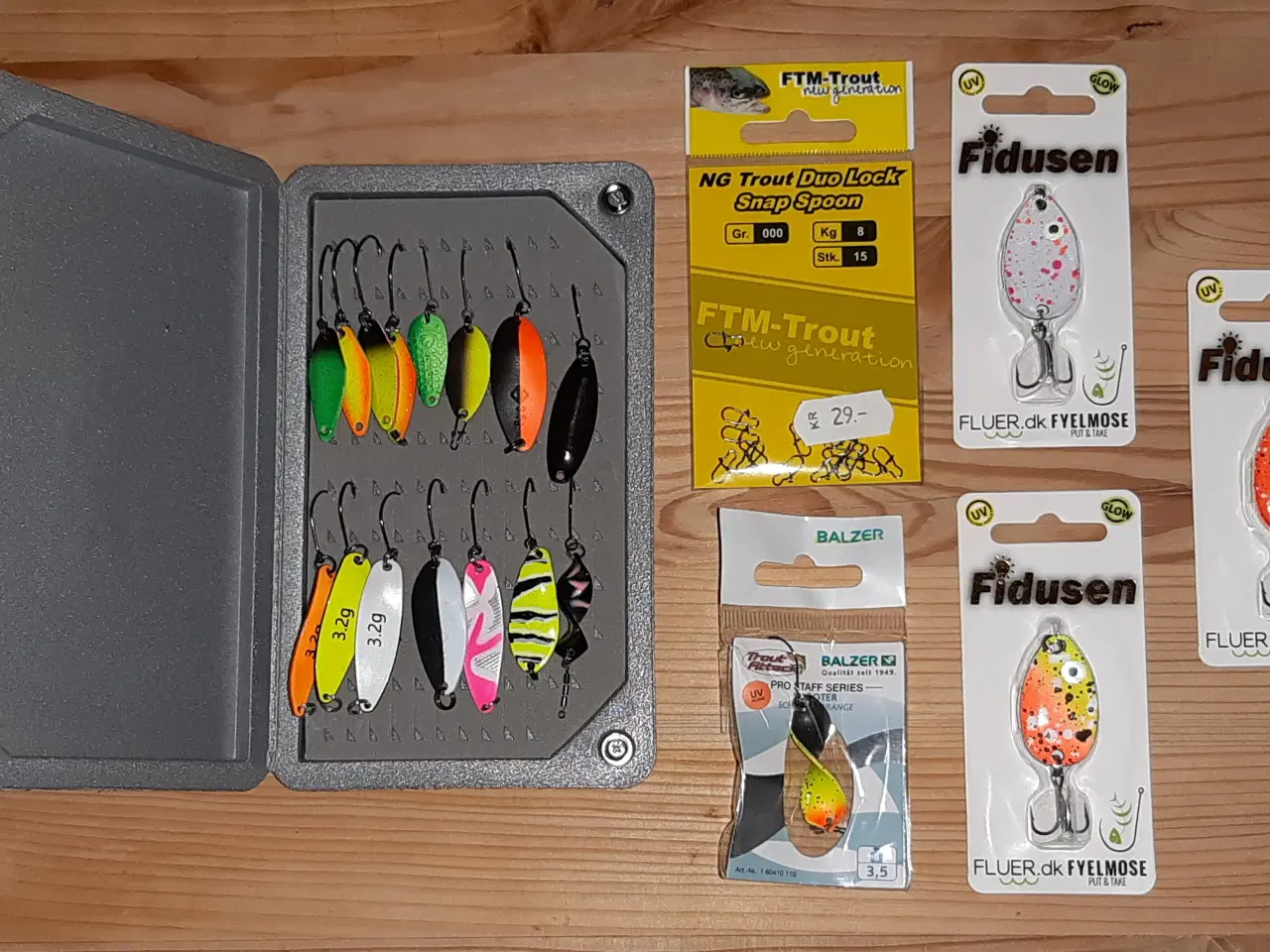 Billede 1 - Blink til Put&Take fiskeri 19 stk med blinkboks.
