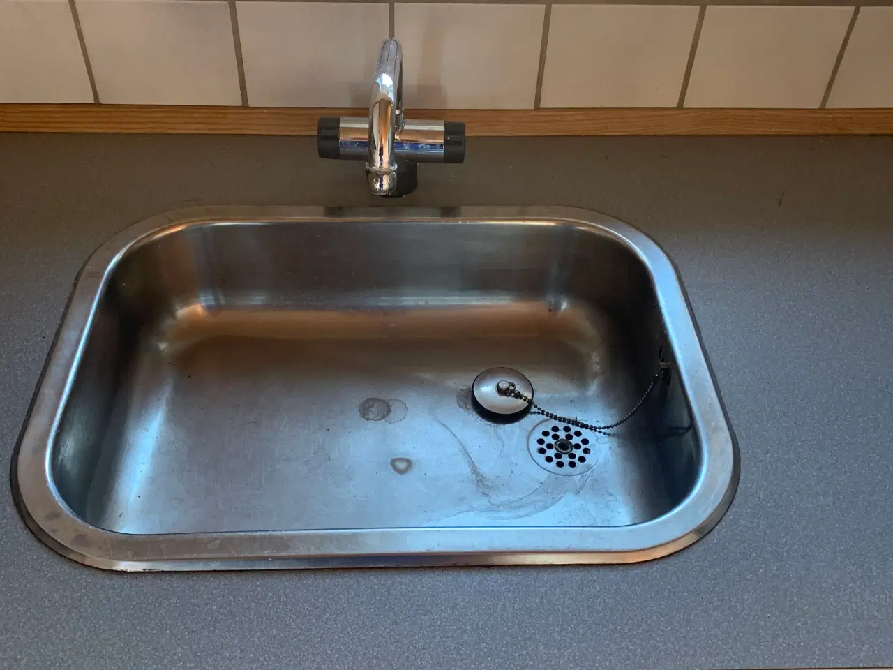 Billede 2 - Bordplade med vask og armatur