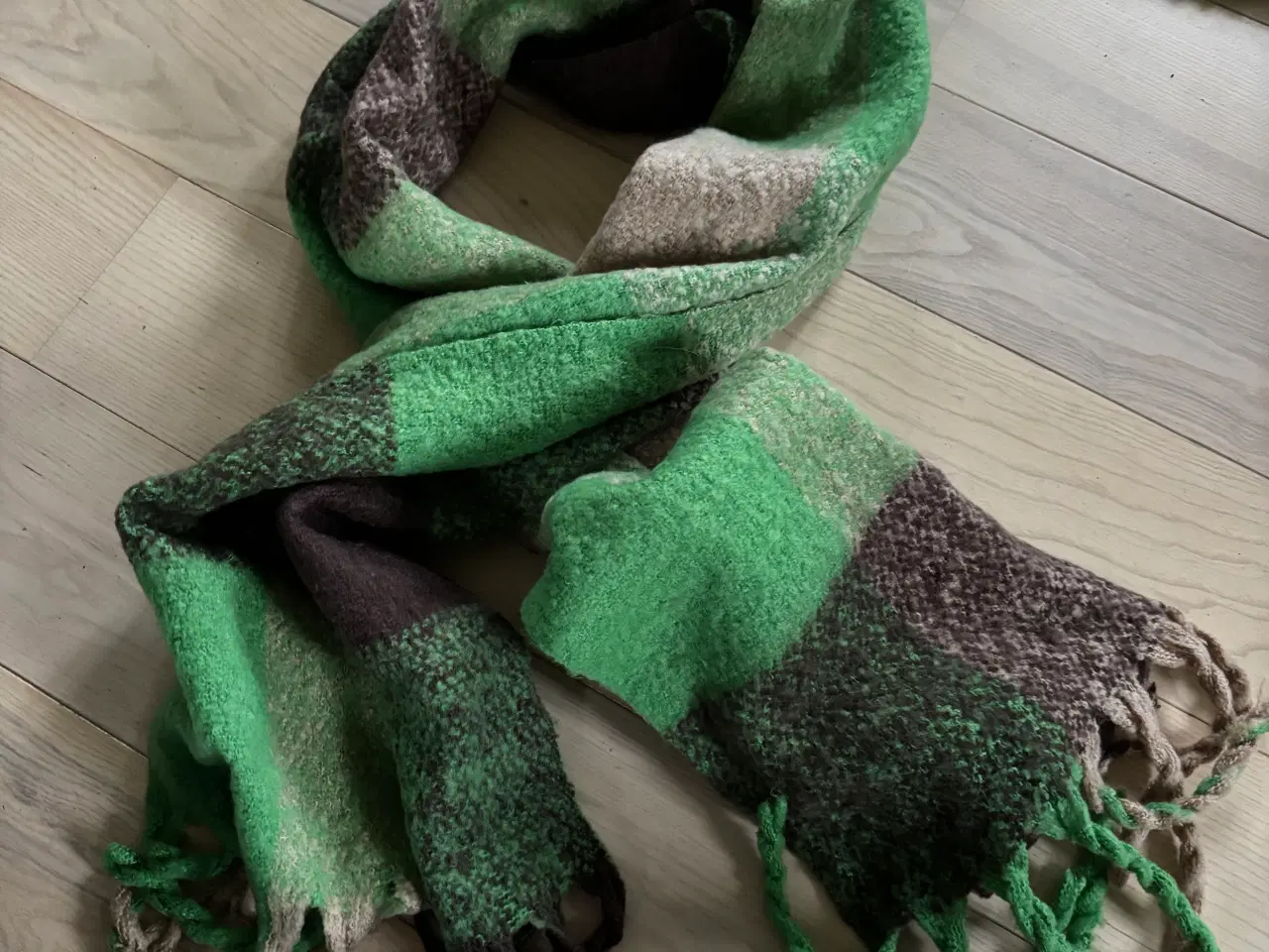 Billede 1 - Ny Flot, blød stort halstørklæde