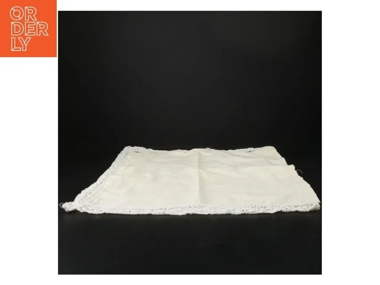Billede 4 - Hvid serviet med blondekant (str. 40 x. 44 cm)