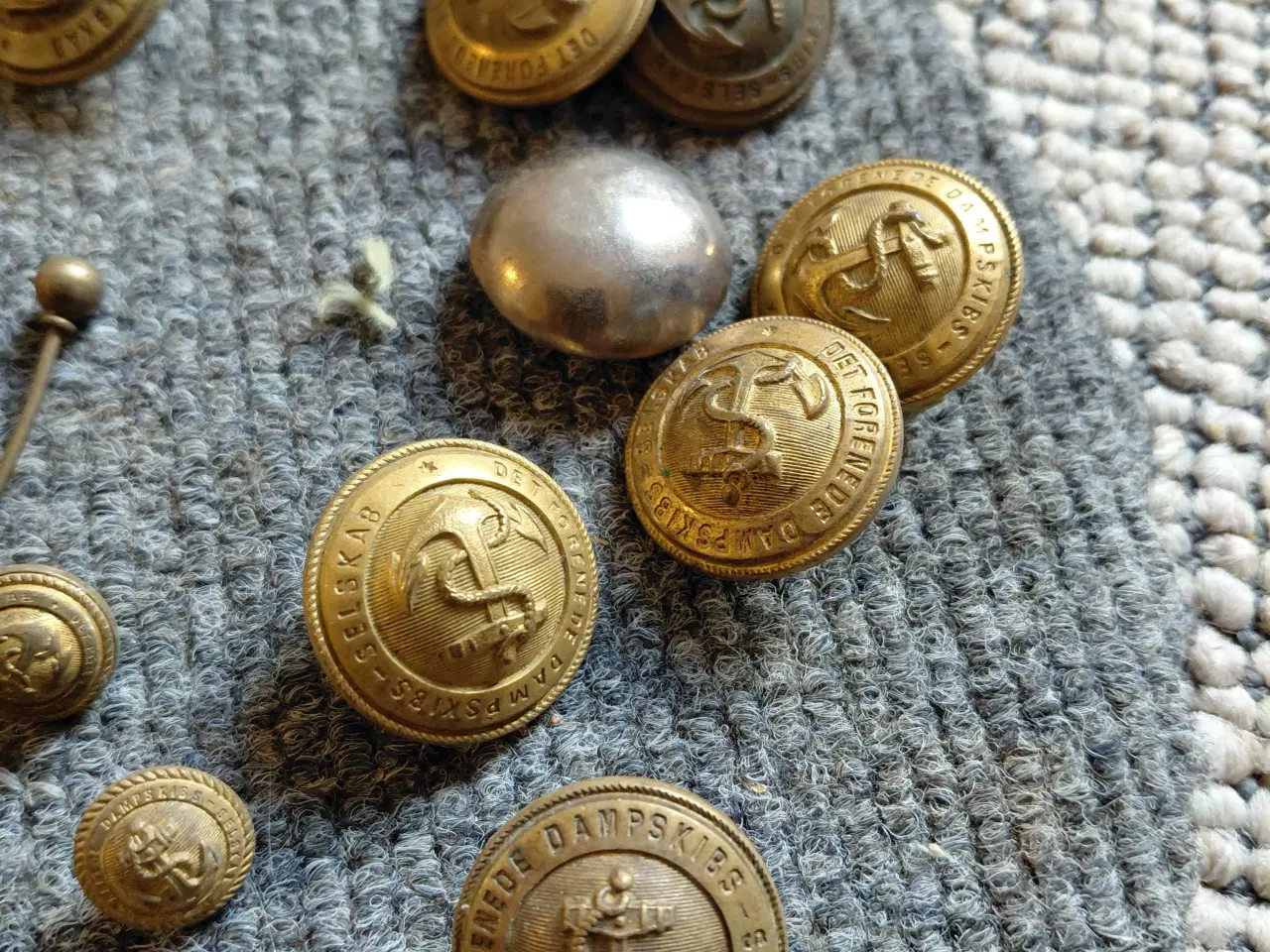 Billede 2 - Gamle knapper mm