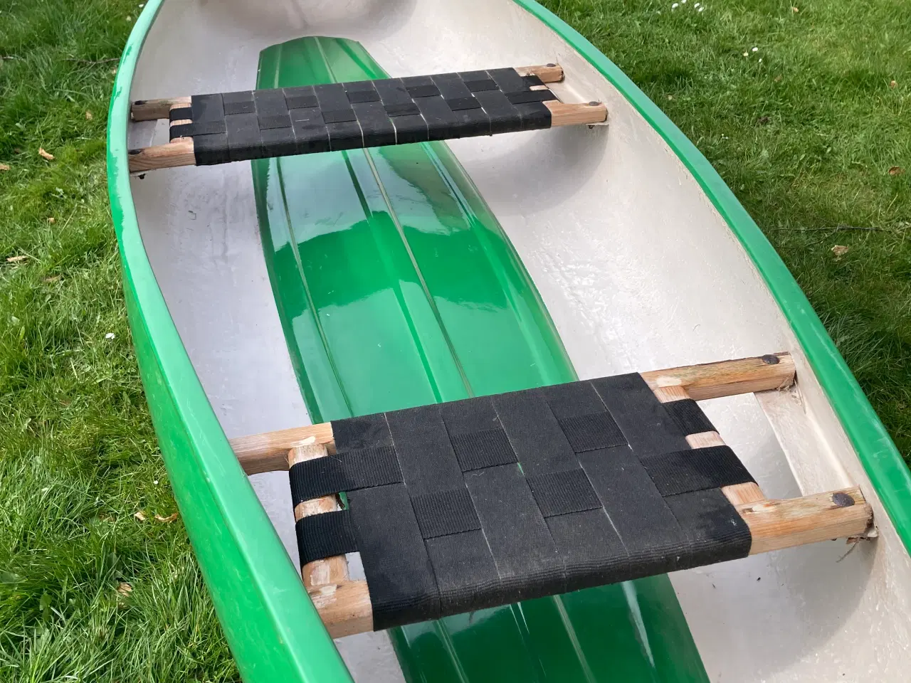 Billede 2 - Brugt velholdt 2-3 pers. kano i plast med 2 padler