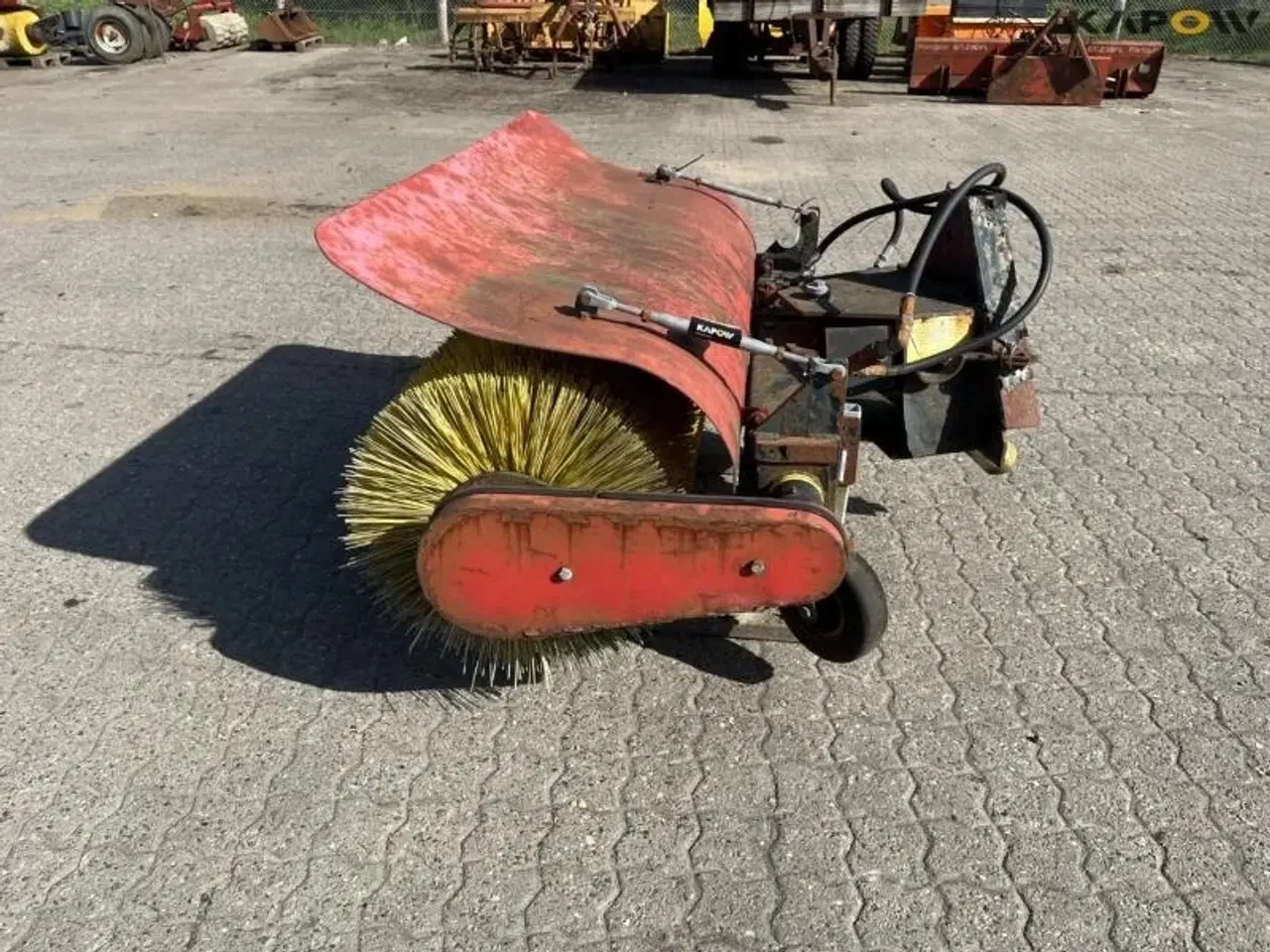 Billede 8 - - - - Fejekost