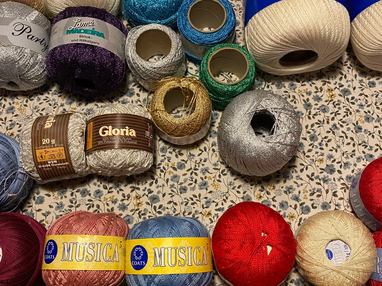 Billede 3 - 2800g blandet garn