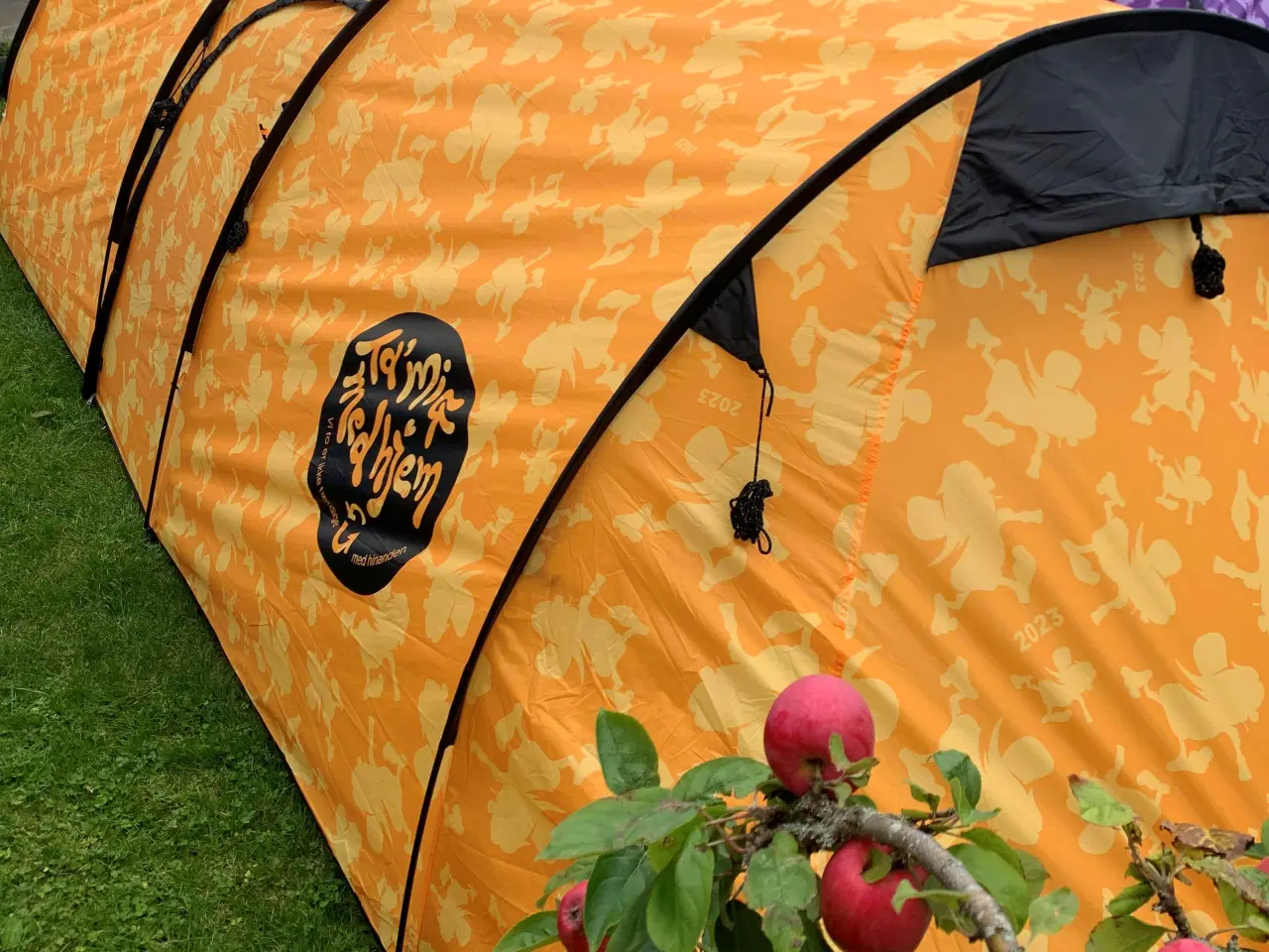 Billede 2 - Orange 4/6-personers telt fra SmukFest 2023.