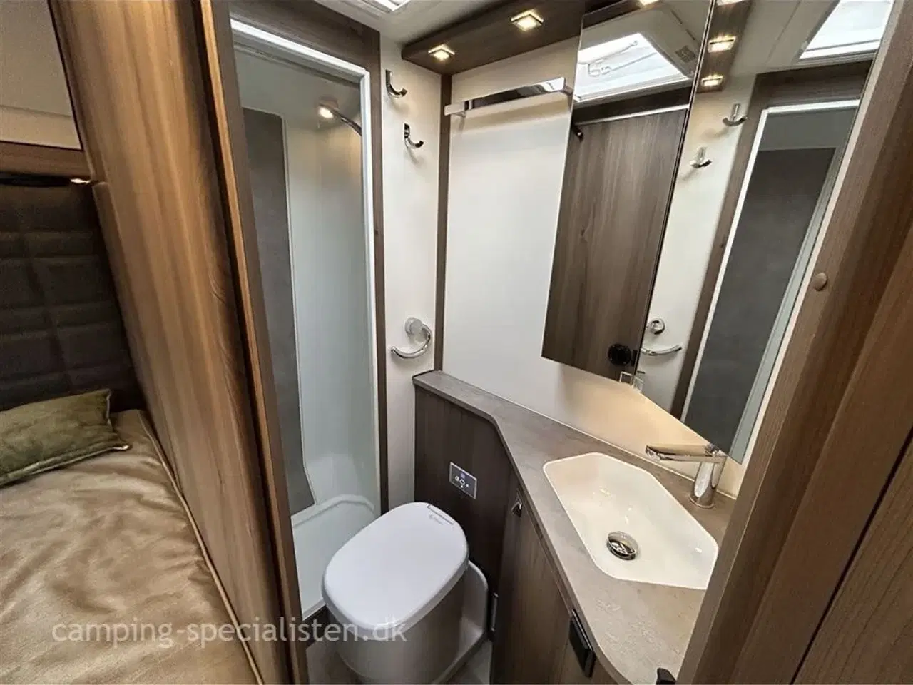 Billede 10 - 2024 - Kabe Novum 750 LXL   Kabe Novum X 750 LXL model 2024 kun kørt 14.000  km kan nu ses hos Camping-Specialisten.dk